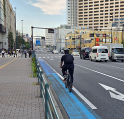 自転車専用通行帯の写真