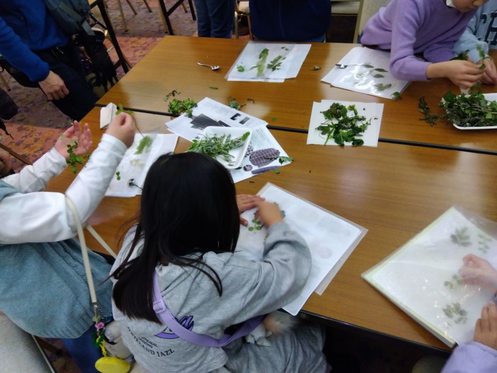 ハンカチづくりの様子