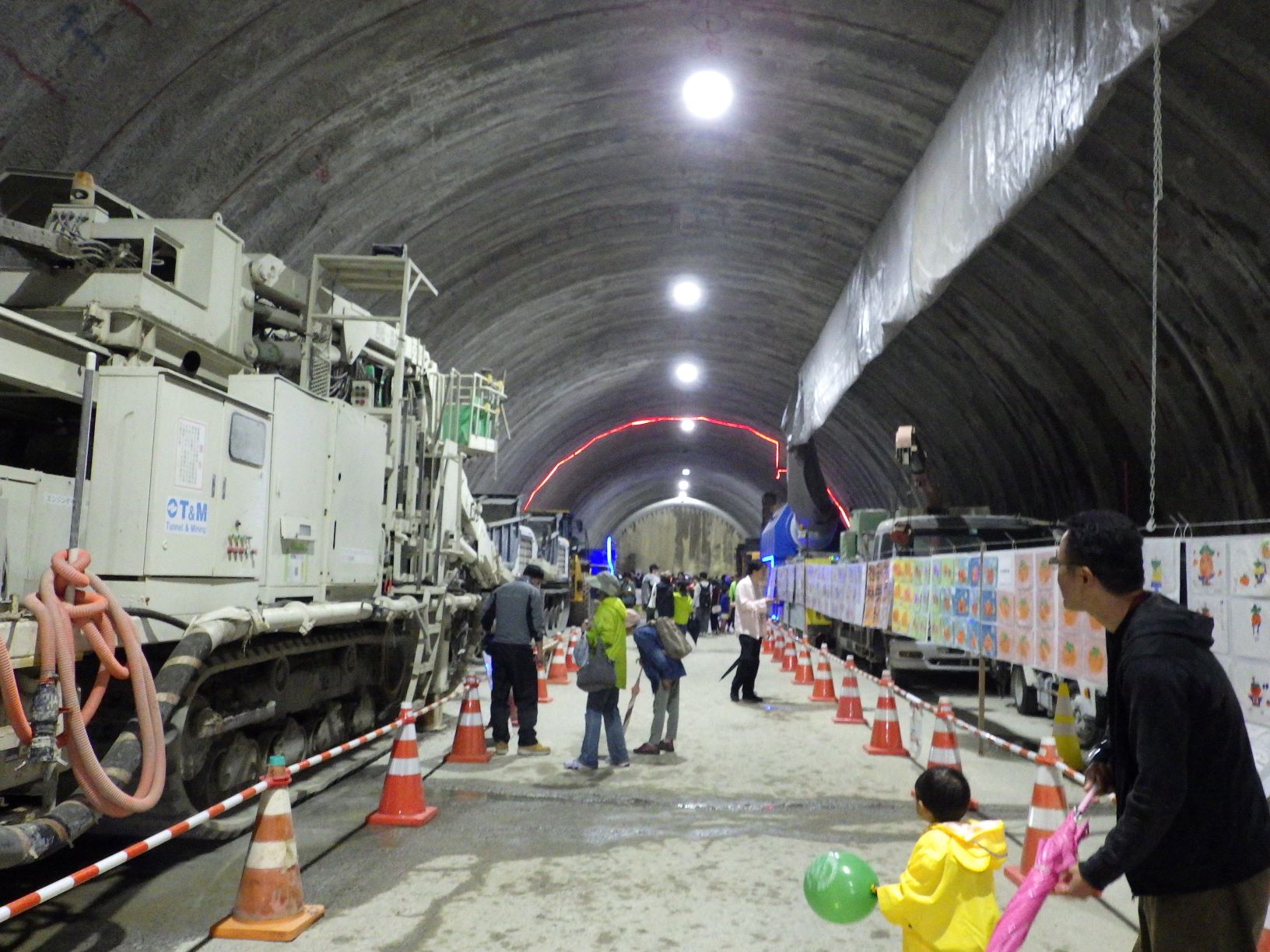 建設機械の展示の写真