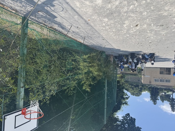 伐採した竹から七夕の短冊を飾るためのきれいな枝をとりました