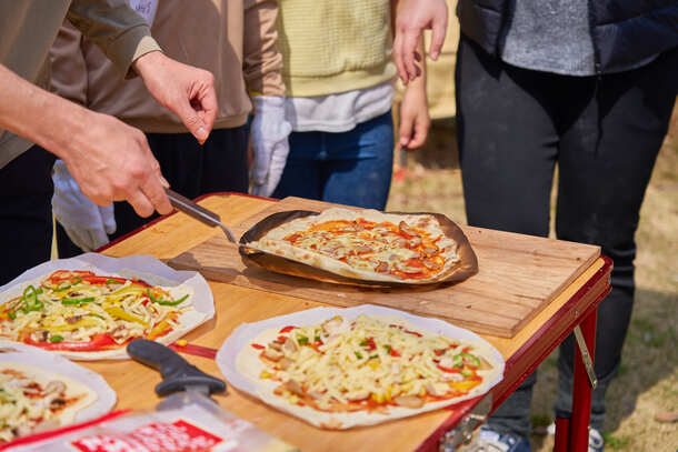 ピザを作っている画像