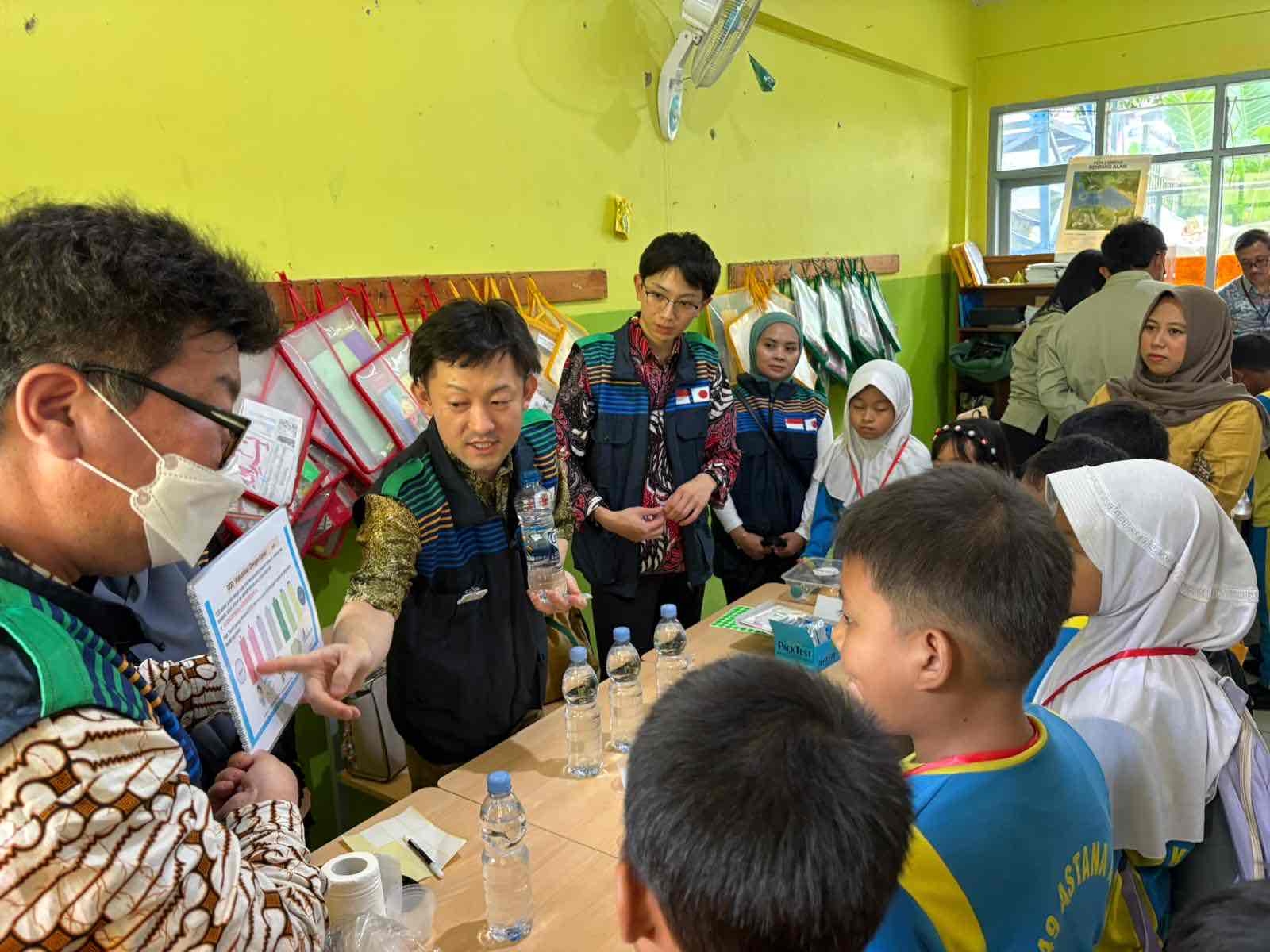 住民に向け、ワークショップを行いました。川崎市のブーズは子どもたちも興味深々できいてくれました。