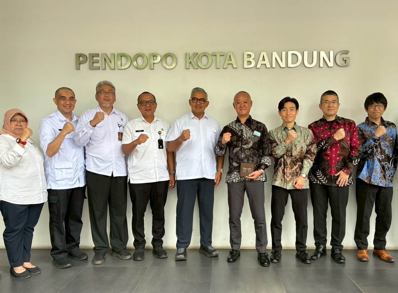 市長表敬訪問時の集合写真