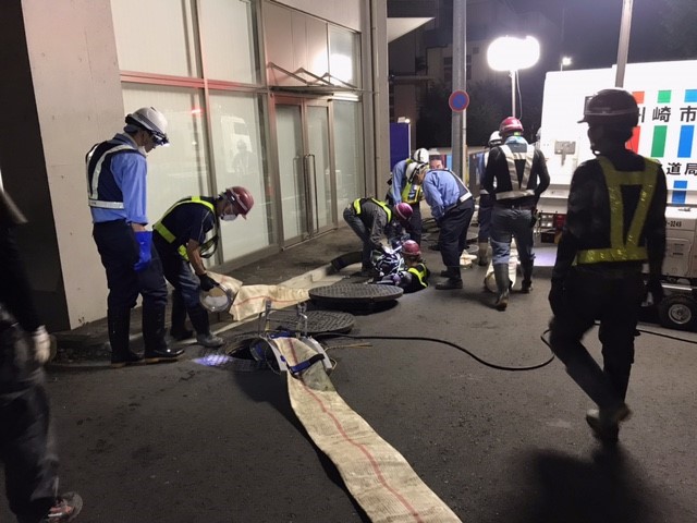 排水ポンプ投入用マンホール