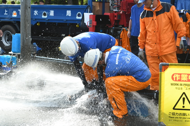 漏水修理デモンストレーションの様子2
