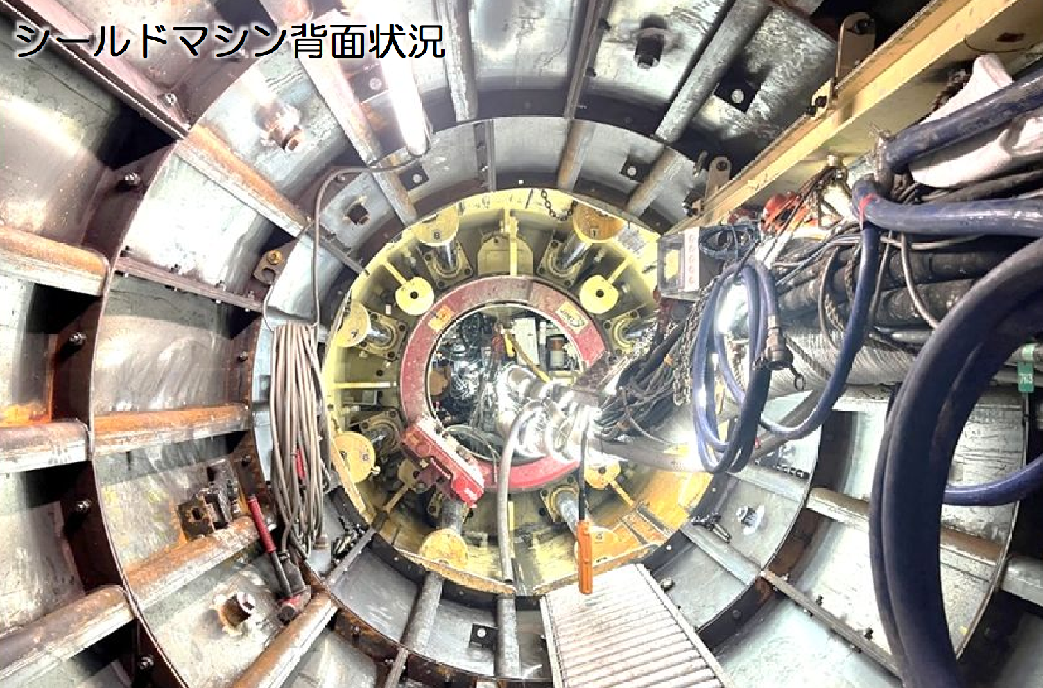 シールドマシンの背面状況
