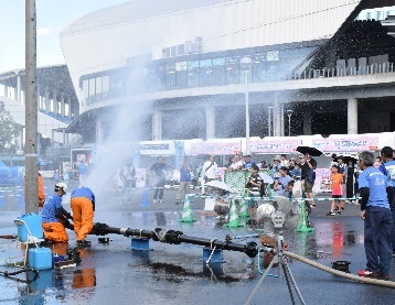 漏水修理のデモンストレーションの様子