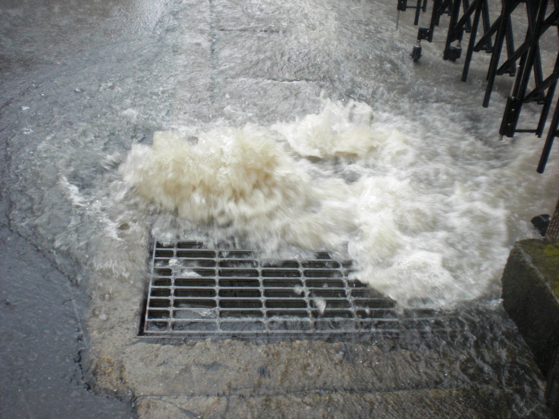 水があふれる写真