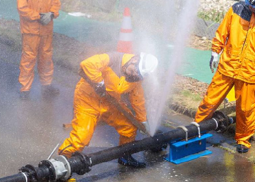 水道管漏水修理の実演