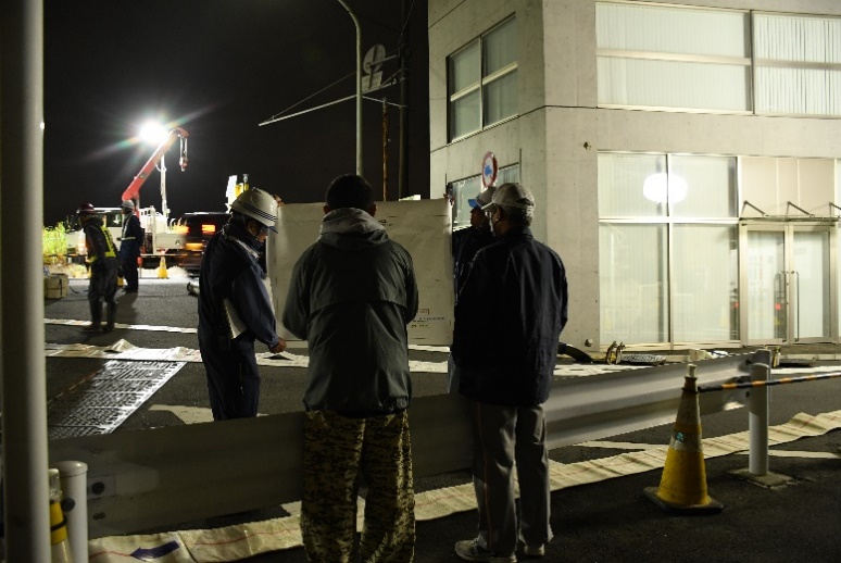 地域住民へ訓練の概要を説明する様子