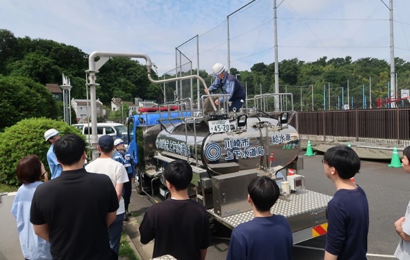 給水タンク車による給水訓練(1)