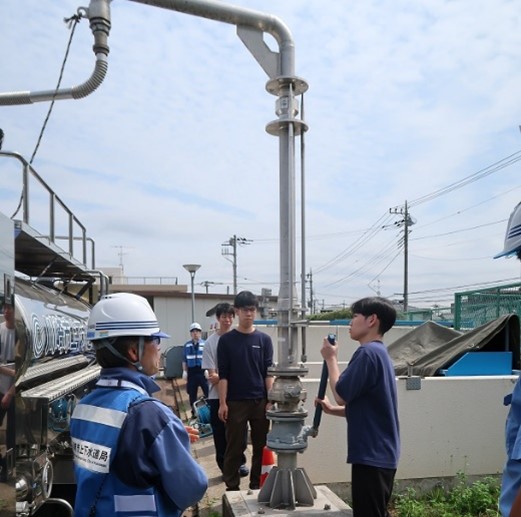 給水タンク車による給水訓練(2)