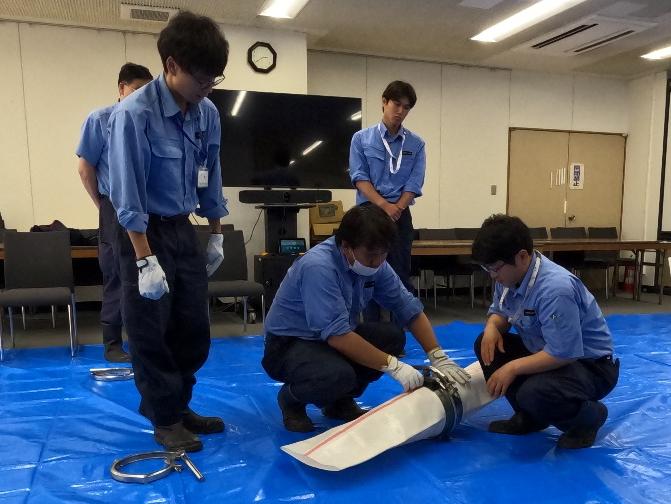 実地訓練として、排水ホースを接合しました。