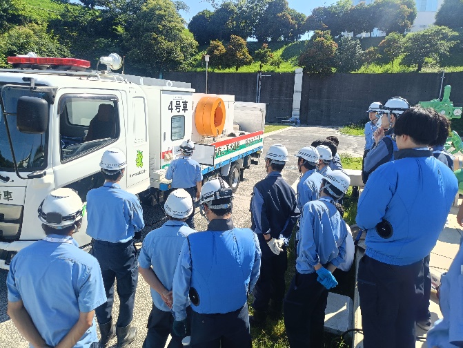 排水ポンプ車の操作方法の説明を聞きました。