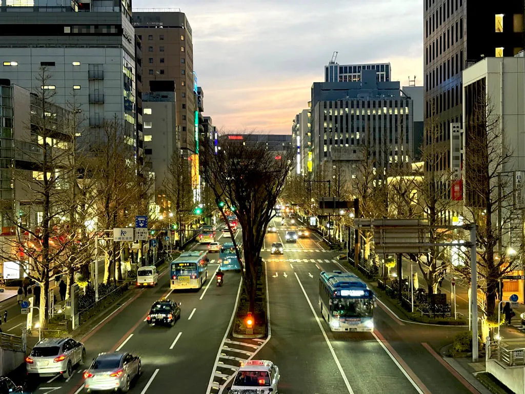 川崎市の駅前風景