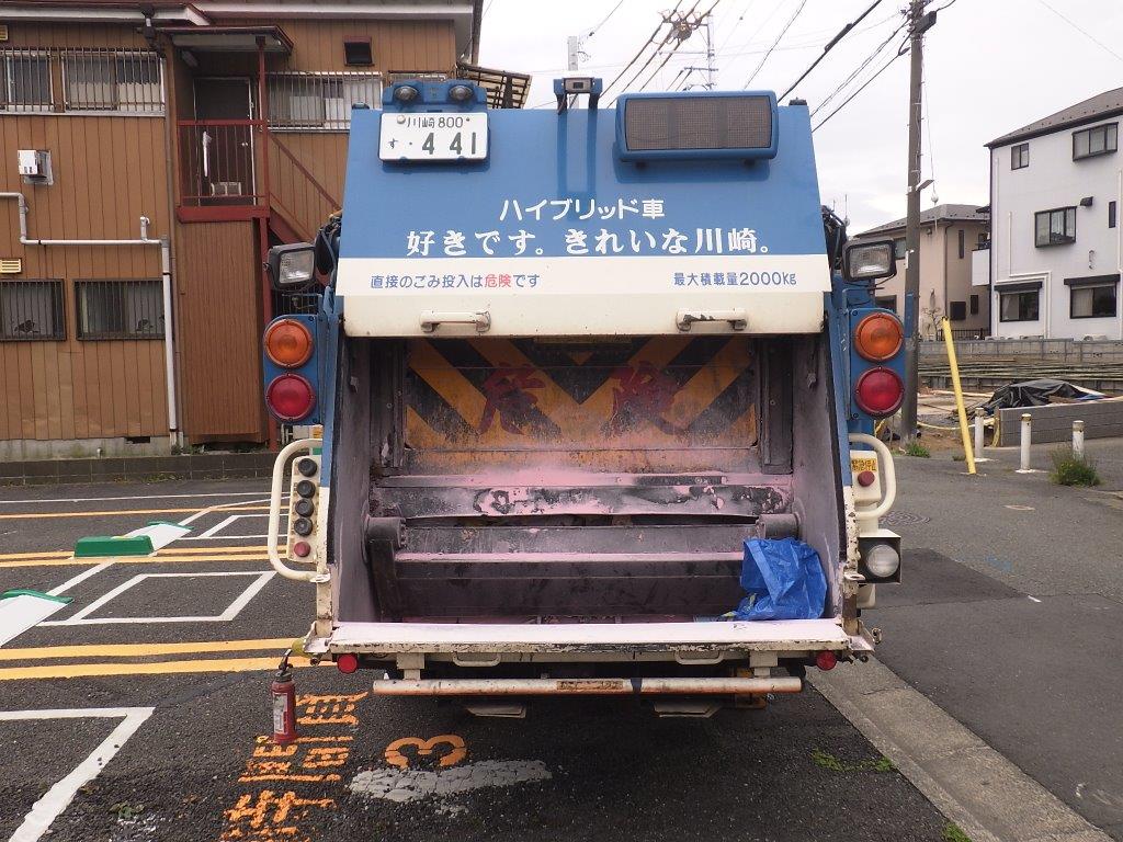 火事になったごみ収集車の写真