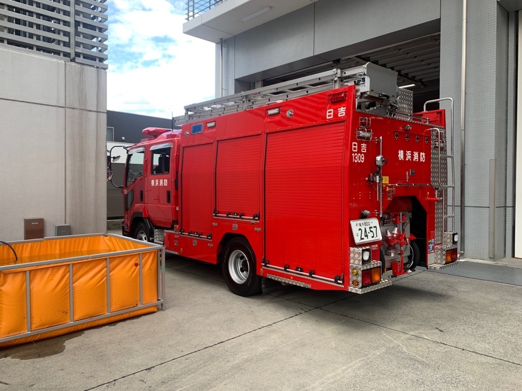 横浜市港北消防署の水槽車