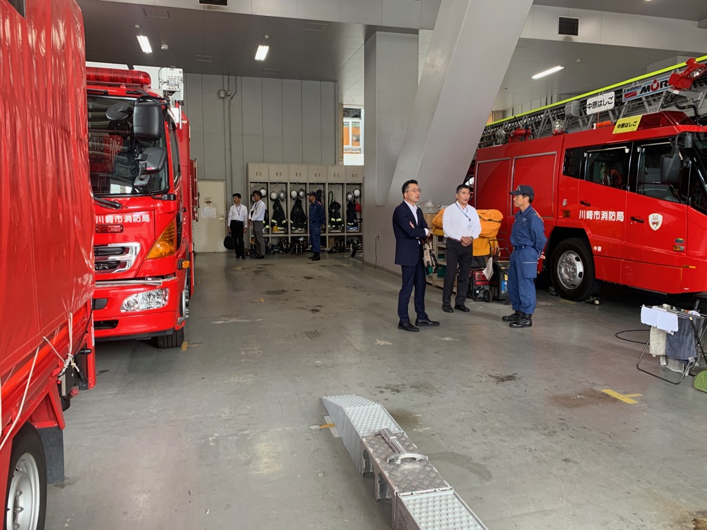 車庫内で性能や資機材を確認