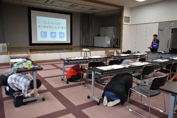 シェイクアウト訓練の様子