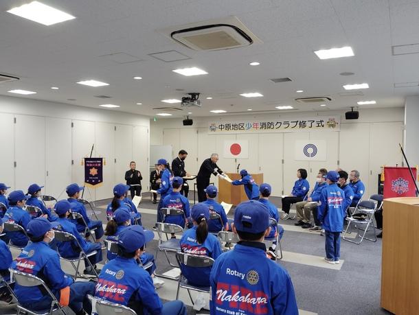 修了証授与の写真