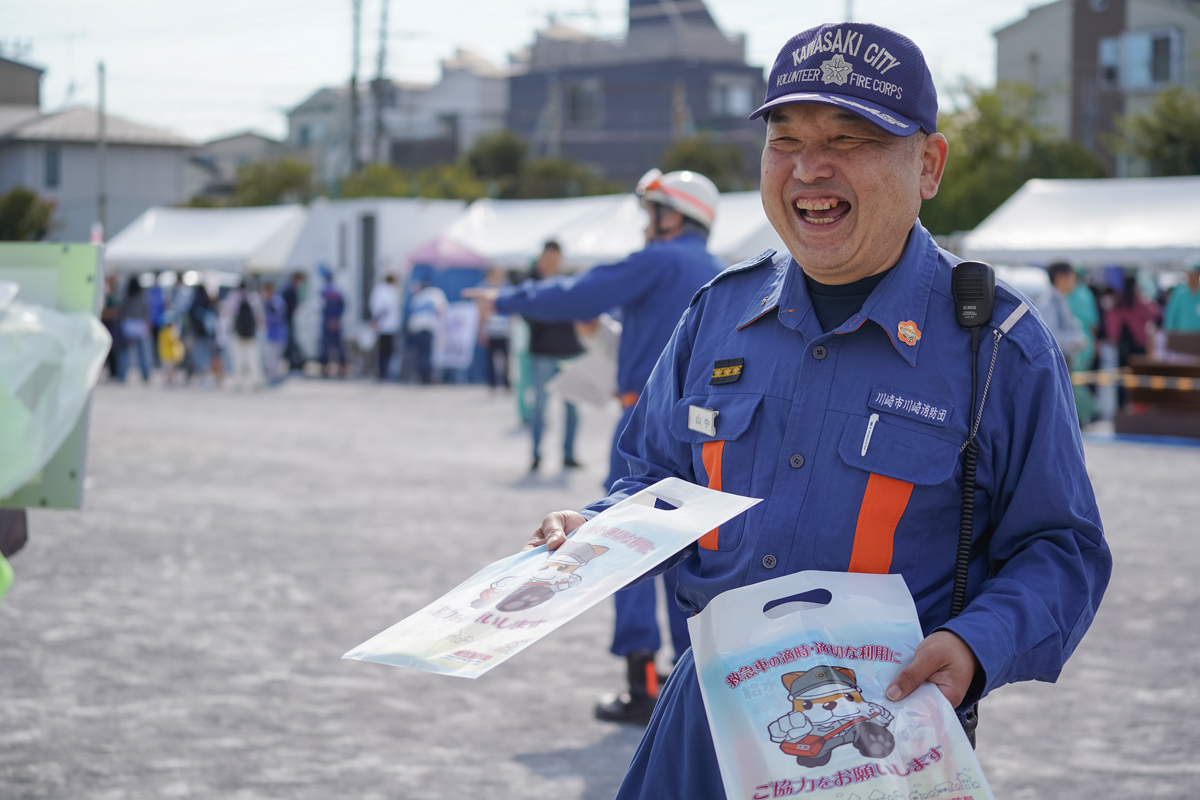 火災予防啓発をする消防団員