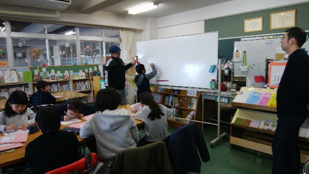 寺子屋みやまえだいら　学習支援の様子2