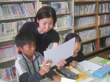 寺子屋すげんちゅ　学習支援の様子2