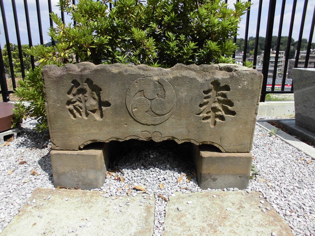 下作延神明神社手水鉢