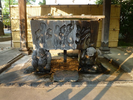 溝口神社水屋（手水鉢）