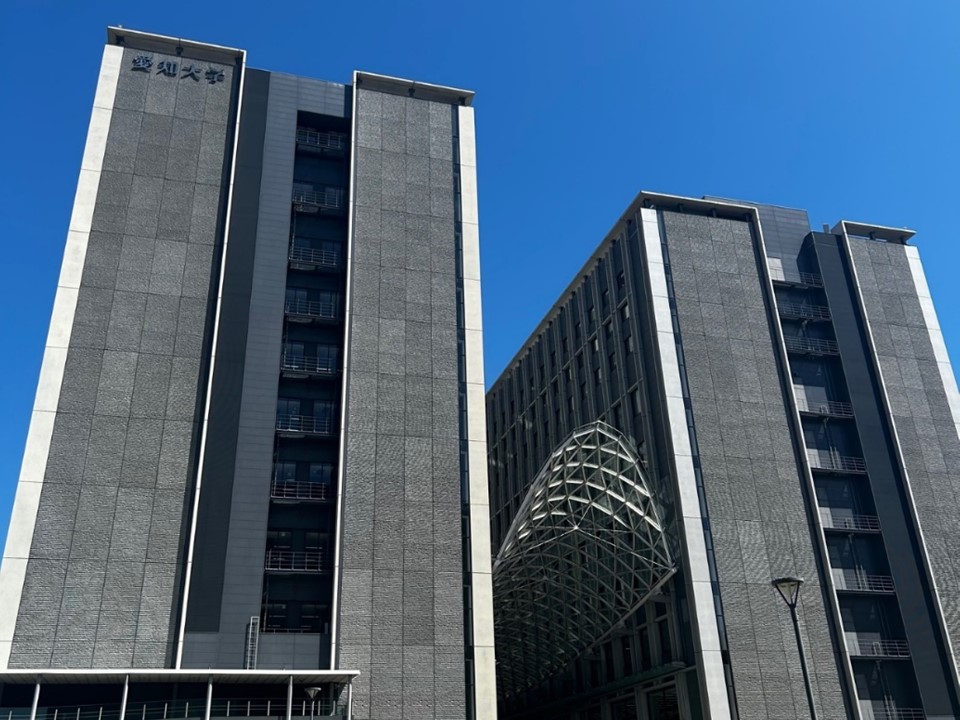 愛知会場の愛知大学名古屋キャンパスの外観写真