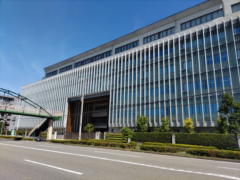 川崎会場の川崎市立川崎高等学校及び附属中学校の外観写真
