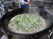 小学校での調理風景