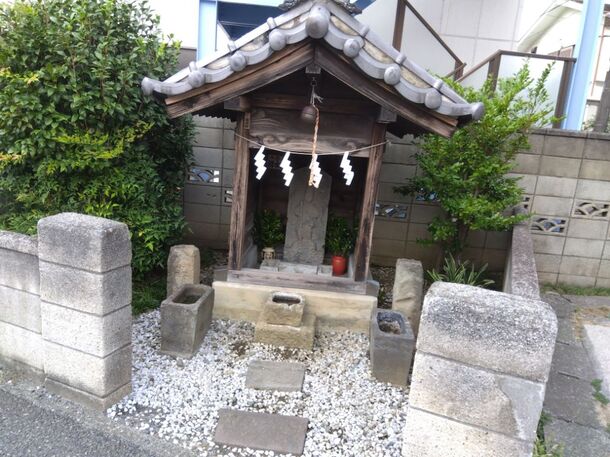 北加瀬山崎の明和三年銘庚申塔