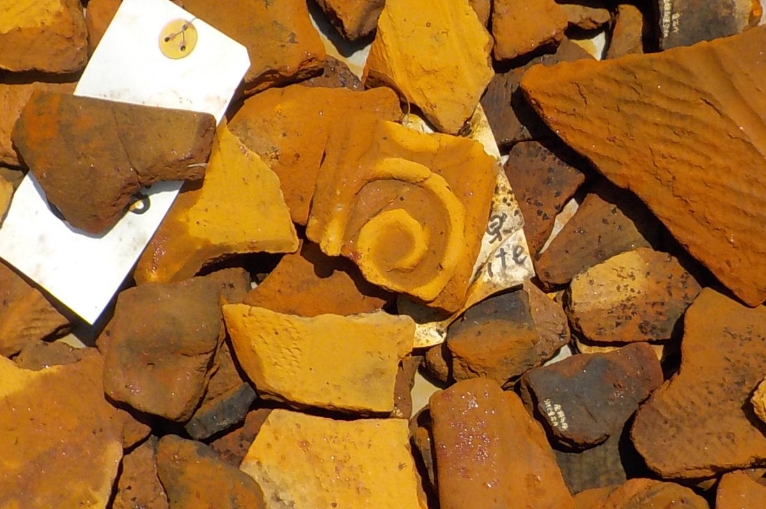 赤褐色の粉状の汚れが広がった