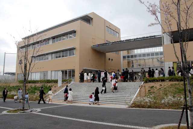 新しく開校した市立はるひ野小学校・はるひ野中学校