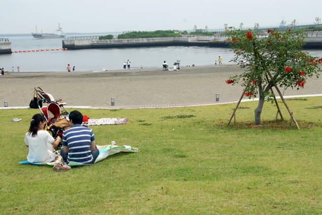 東扇島東公園から眺めるかわさきの浜