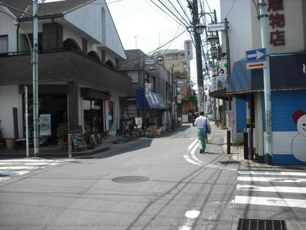 登戸土地区画整理地区の商店街