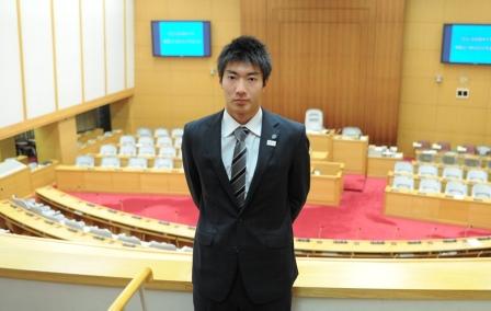 かわさき市議会を傍聴する安藤選手