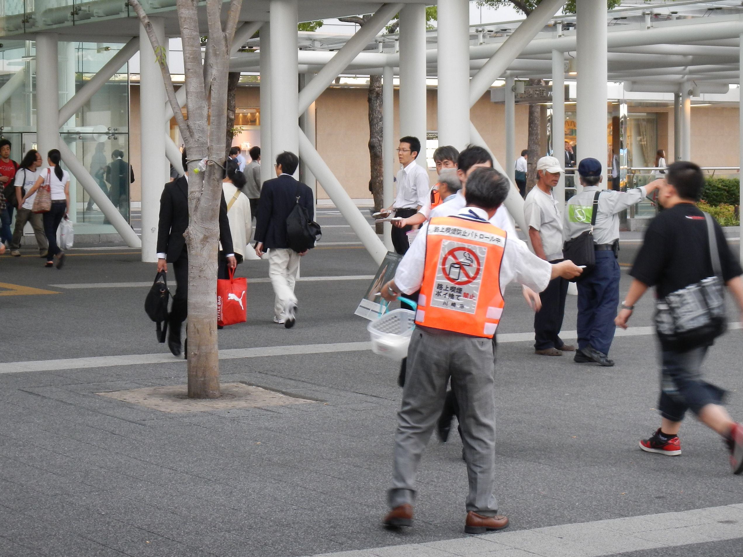 路上喫煙防止対策のキャンペーンの写真