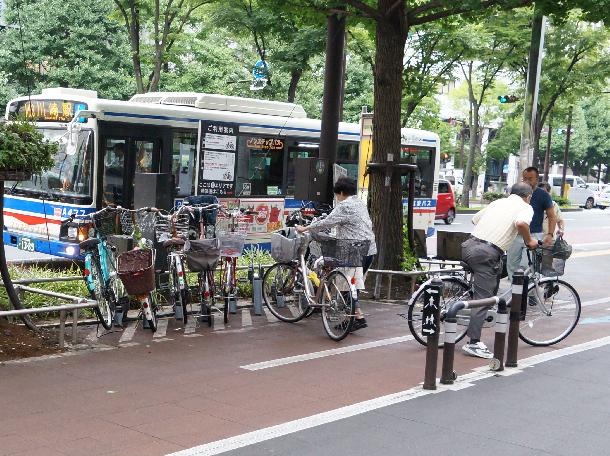 短時間利用の駐輪場（※利用状況：1日1カ所当たり3．9回（平成25年4月1日から平成26年5月31日まで））