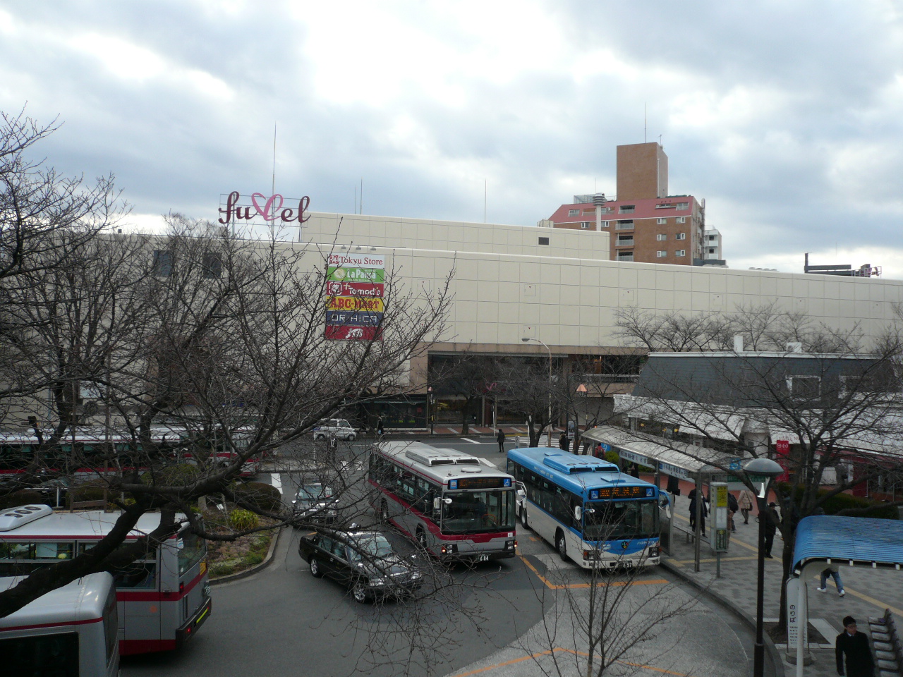 東急鷺沼駅前