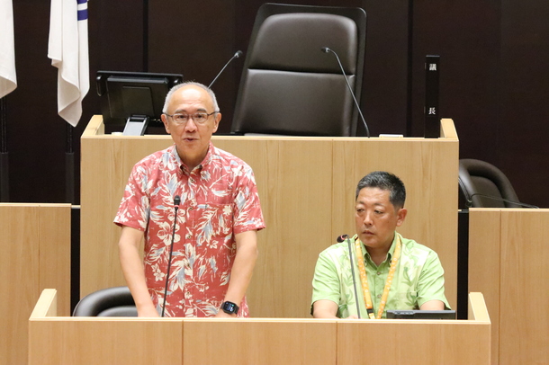 挨拶をする堀添副議長