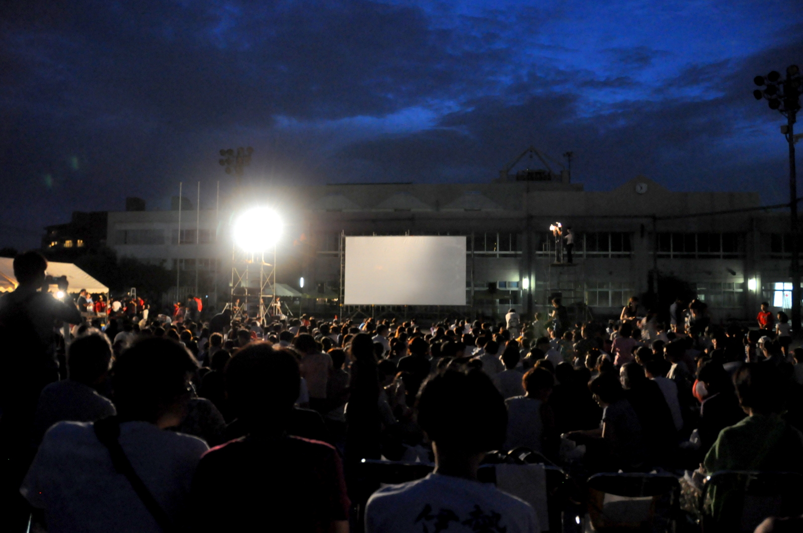 野外上映会の様子