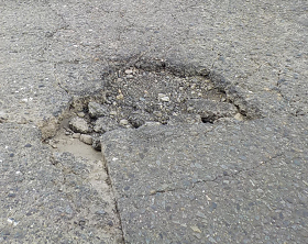 道路の穴の写真