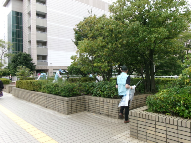 ごみ拾いの様子