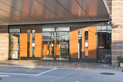 1階正面玄関前のロータリーの写真