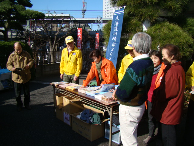 東海道川崎宿パンフレット配布の様子2