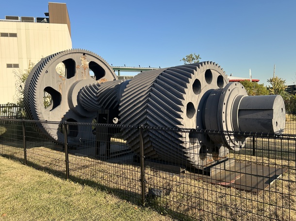 プラネタリー熱間圧延機歯車モニュメント