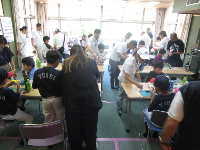 ゴムゴムの空気砲を作っている様子