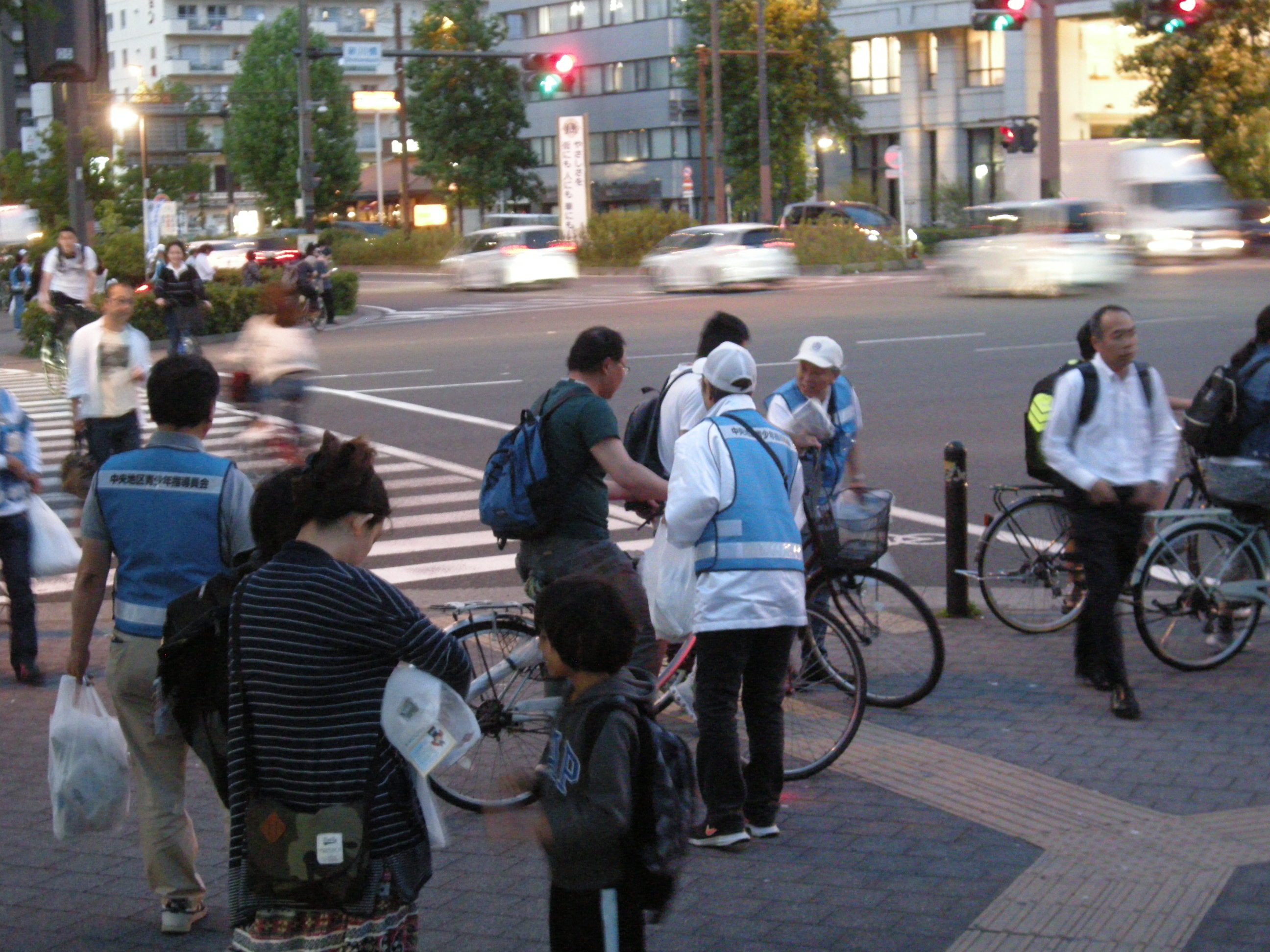 自転車安全運転見守り活動風景